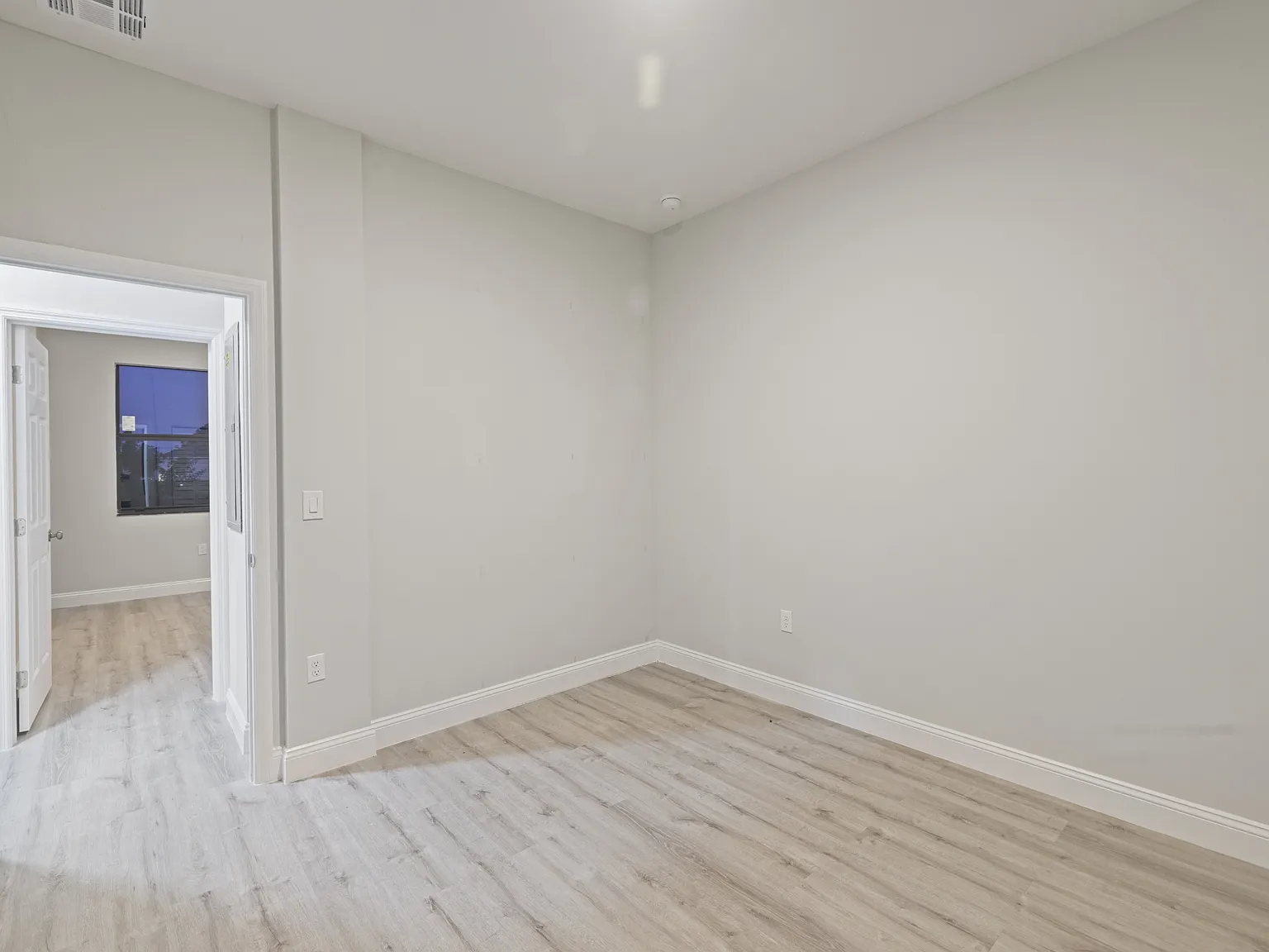 950 Alcalde Street East - 1 — Photo 2