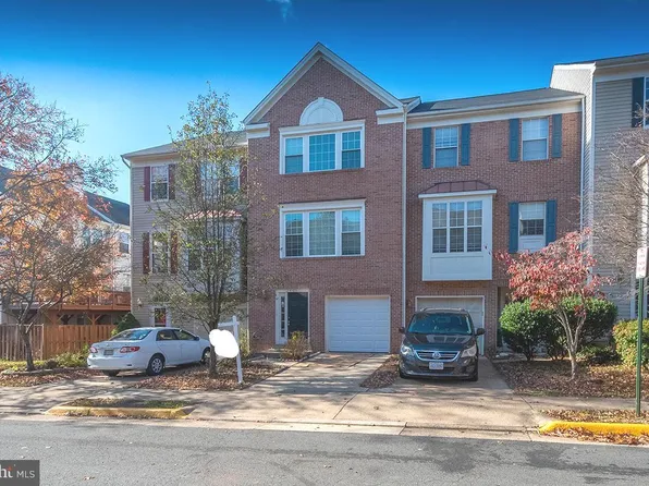 2461 Clover Field Cir, Herndon, VA 20171