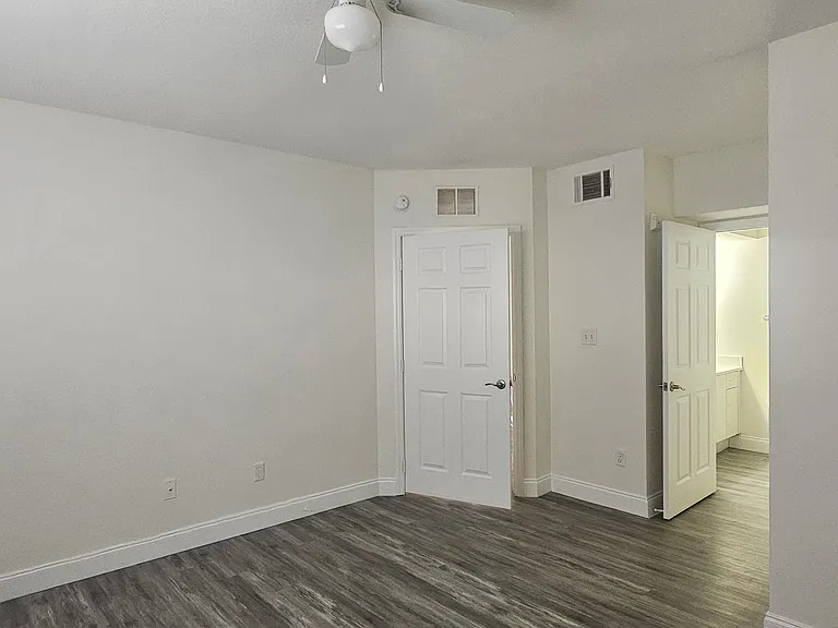 521 Villa Del Sol Cir #102 — Photo 13