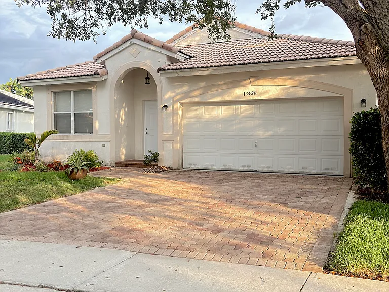 13428 SW 23rd St — Photo 25