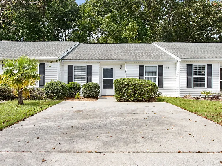 1361 Pinnacle Ln — Photo 4