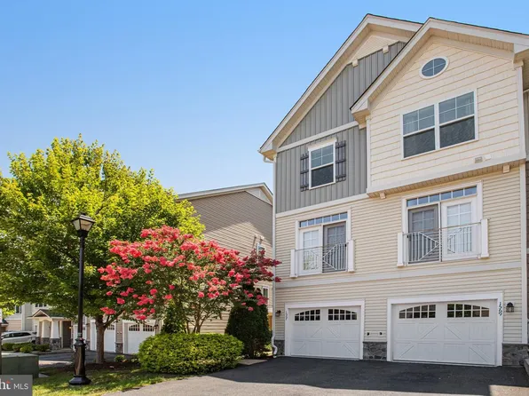 1567 Renate Dr, Woodbridge, VA 22192