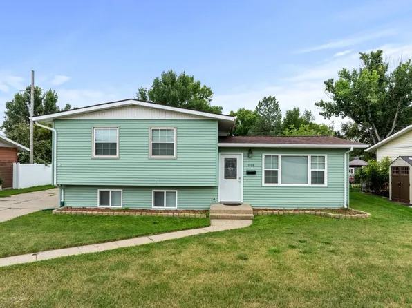 2109 W Central Ave, Minot, ND 58701
