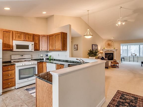 5th image of 128 Potters Ct