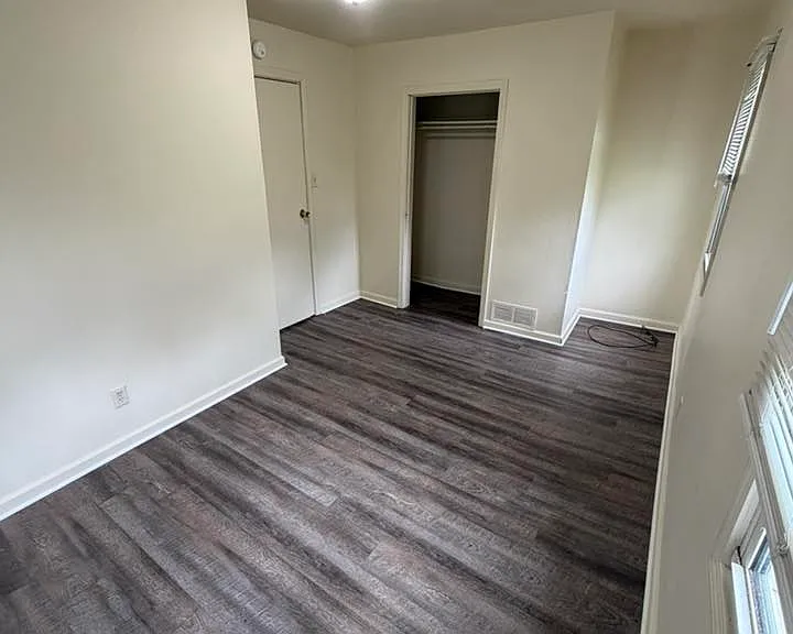 407 Winton Ave — Photo 5