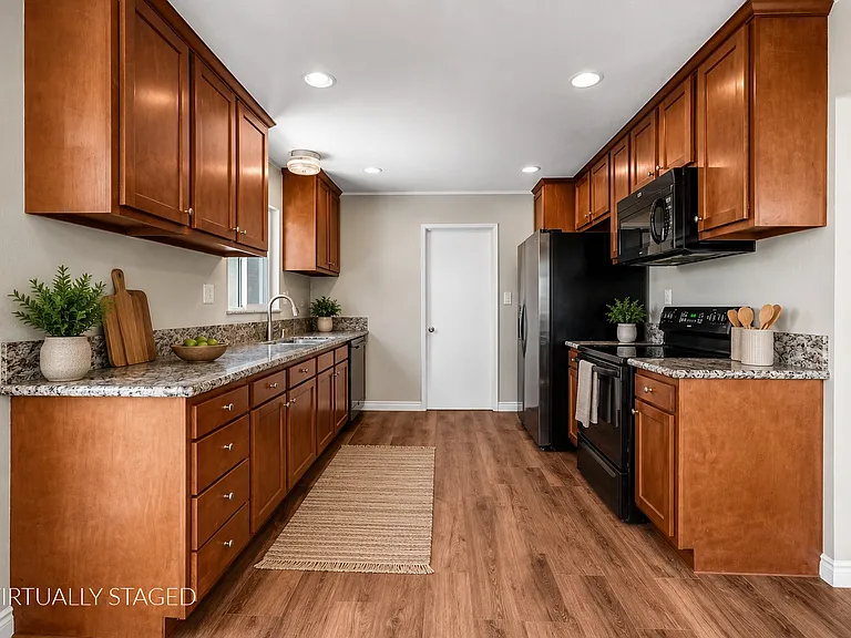 2101 W Palmyra Ave #A — Photo 4