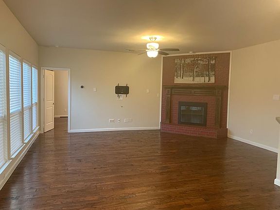 3rd image of 7909 Glenview Way