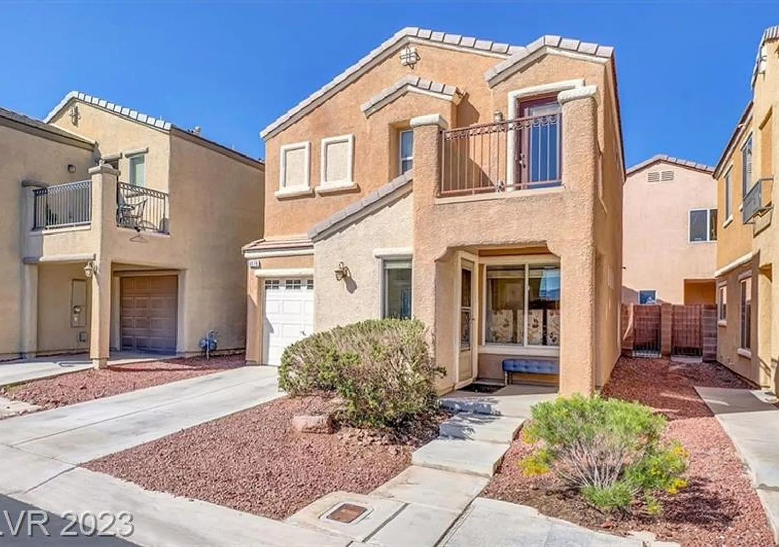 Cute 2-Story Henderson Home w/ Dual Primary Bedrooms! — Photo 1