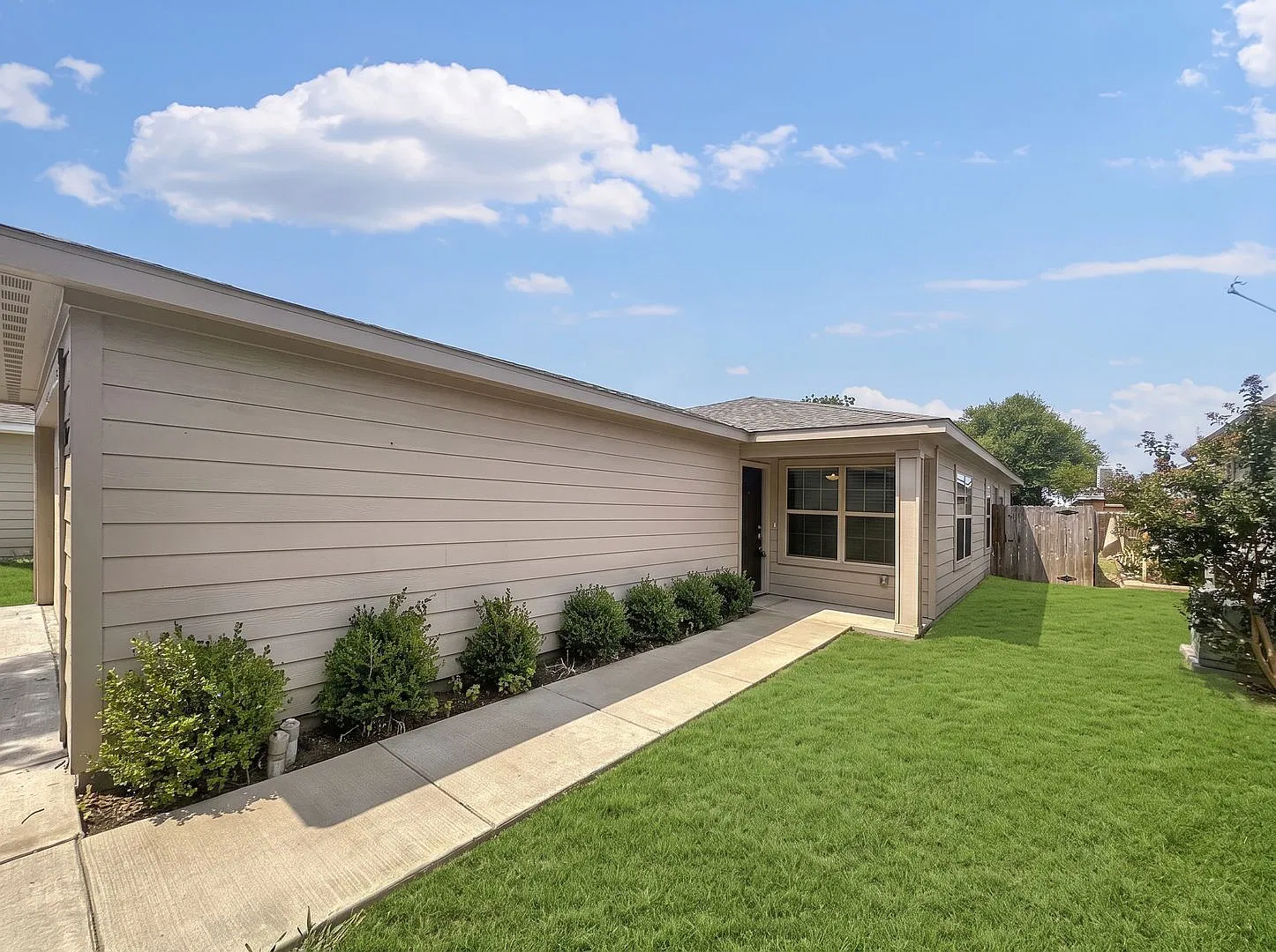 Modern Home near Downtown McKinney — Photo 4