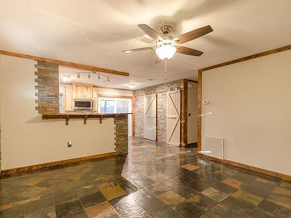 3rd image of 2751 72nd Avenue Dr E