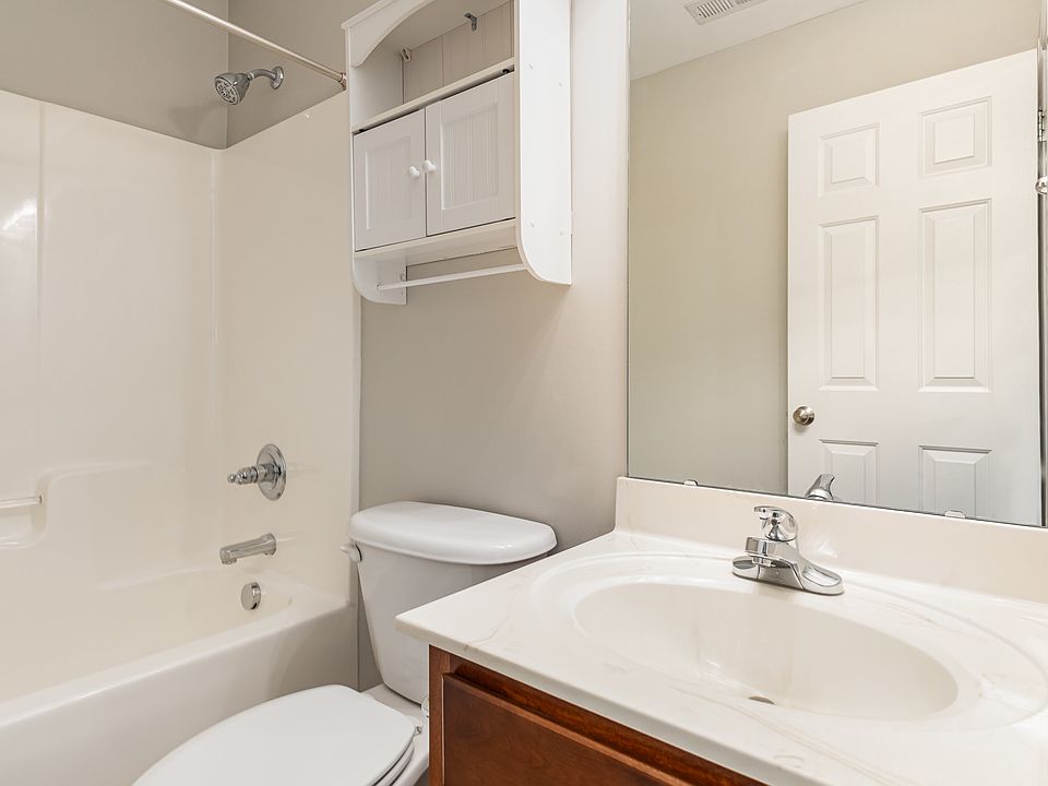 Upstairs full bathroom