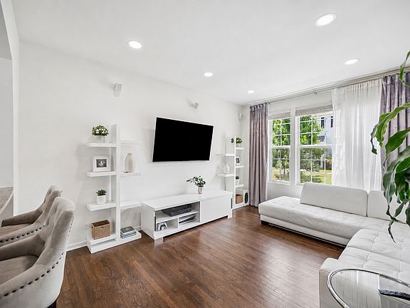 3rd image of 3155 Coral Ln #5-33