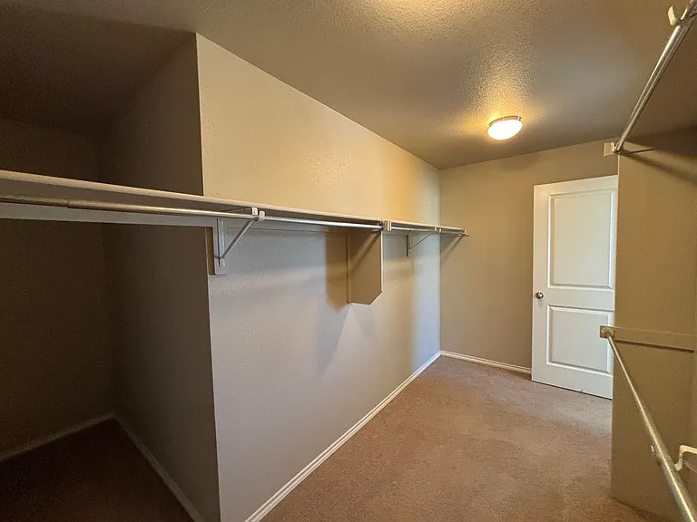 1902 Winamac Dr — Photo 14