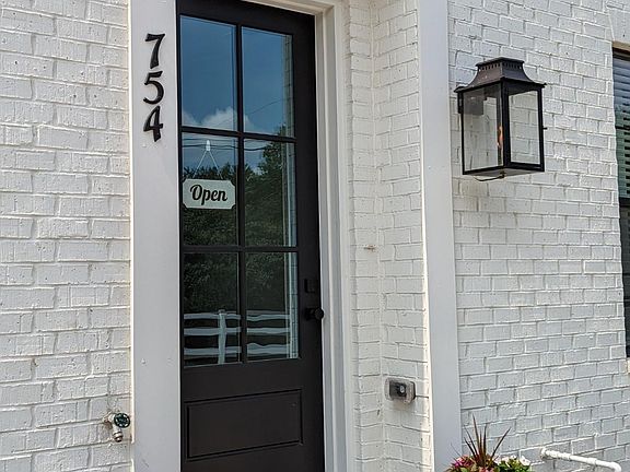 2nd image of 1085 Grey Oak Ln
