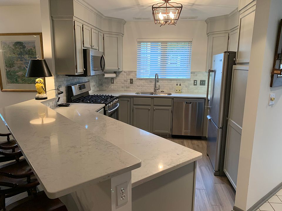1st image of 963 Lakeland Dr #9-80