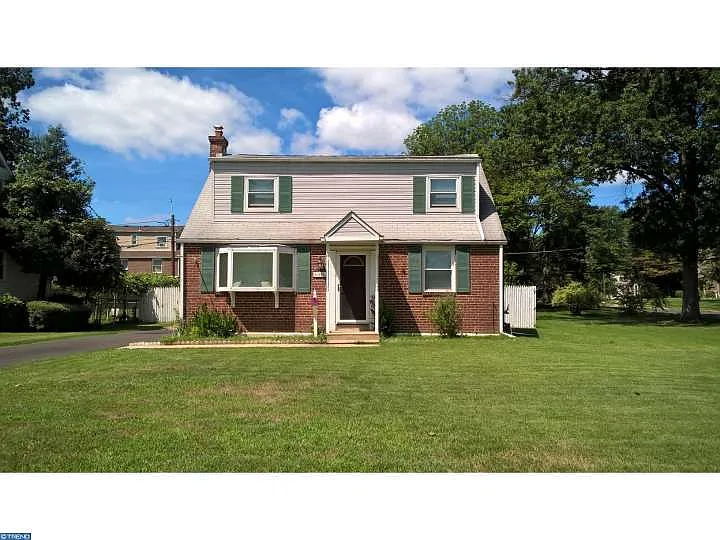 600 Delft Ln photo 1