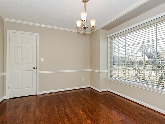 5th image of 414 Churchill Ct