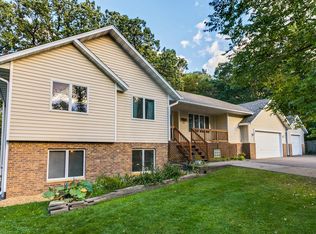 2517 Hayward Ave N, Oakdale, MN 55128