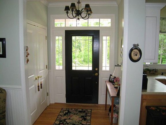 3rd image of 130 Whitman Ct