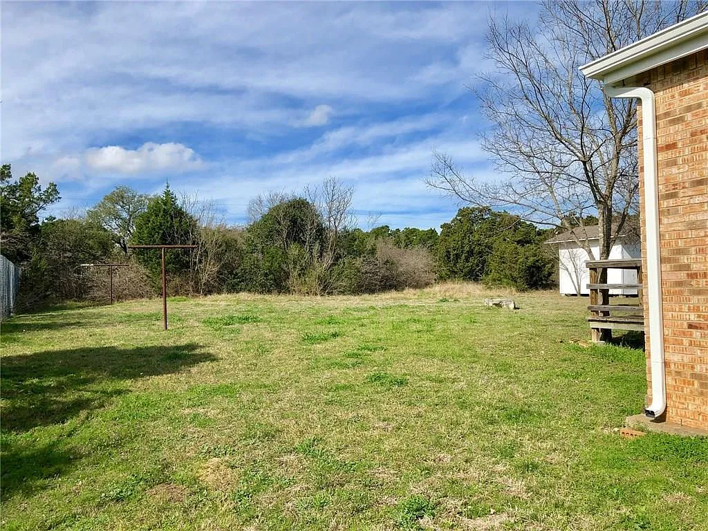 3 bed, 2.0 bath, 1824 sqft, $1,850 — Photo 3