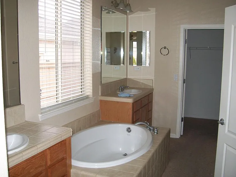 10695 Autumn Walk Ln — Photo 8