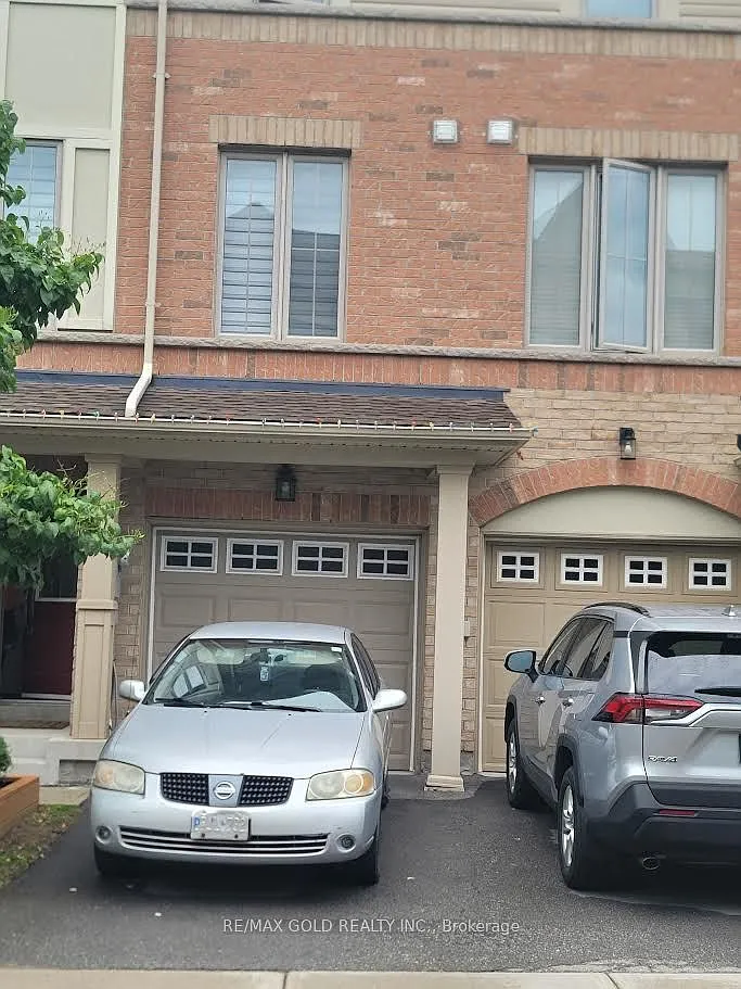 4 bed, $2,975 — Photo 1
