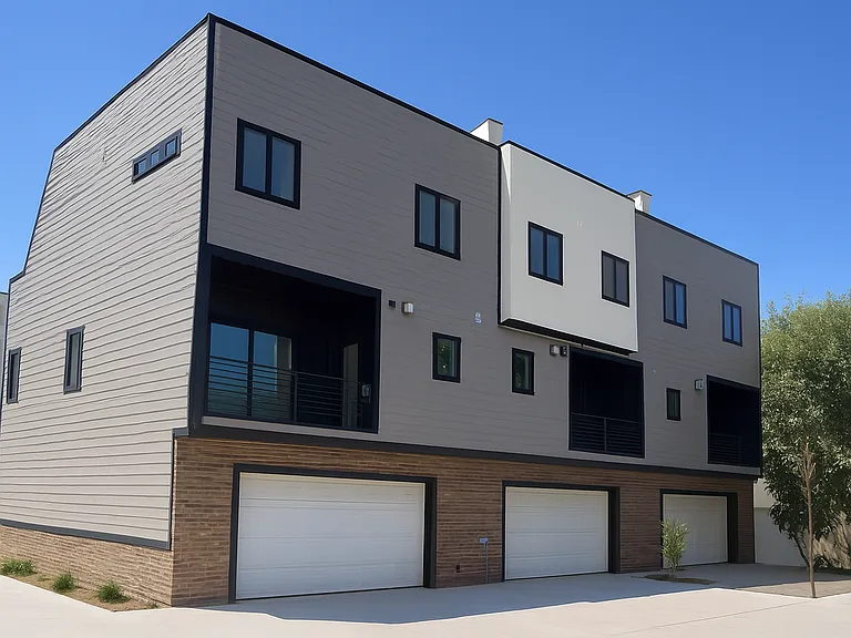 4338 S Main St — Photo 2