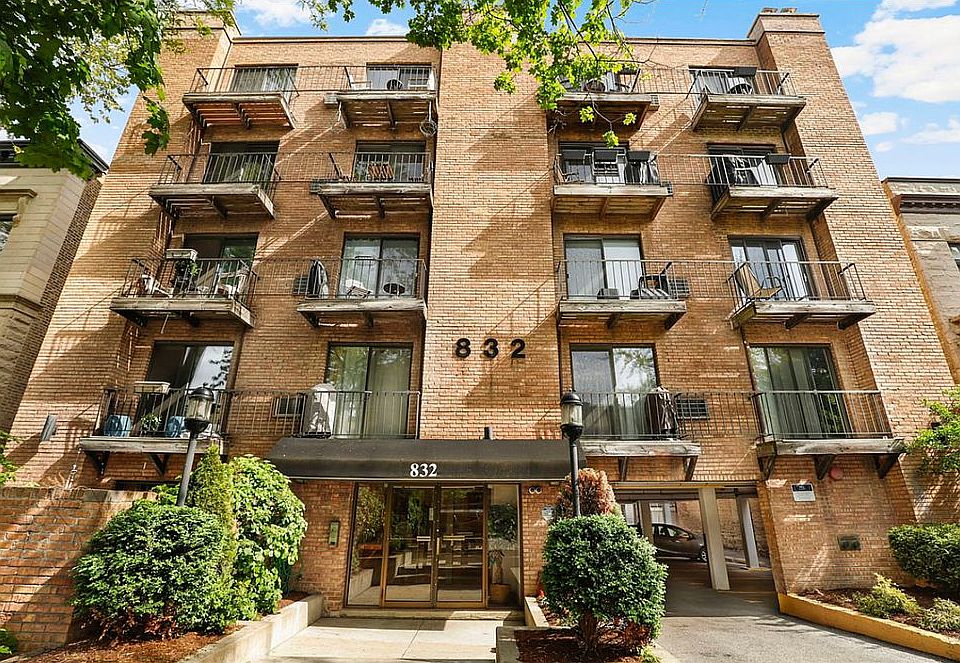 1st image of 832 W Oakdale #1I