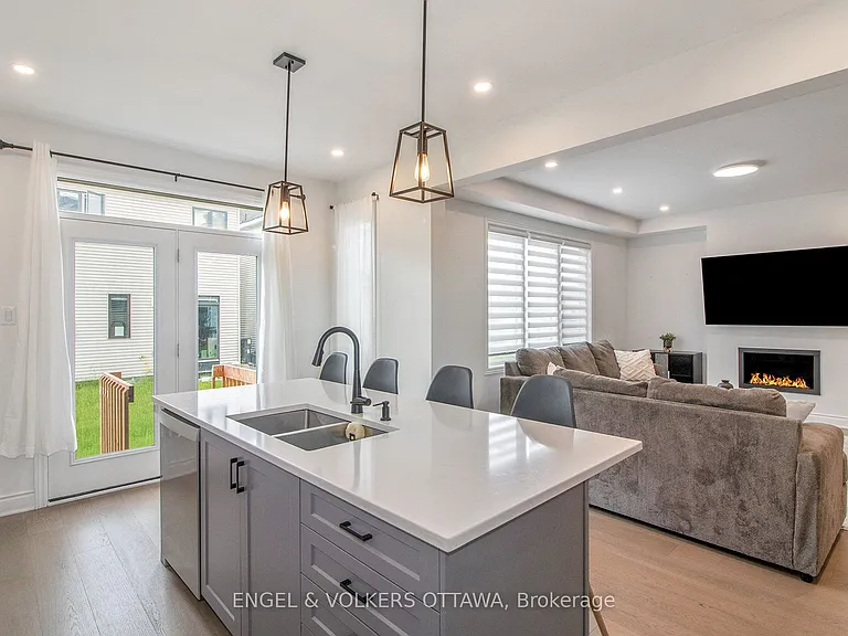 1031 Curraglass Walk — Photo 11