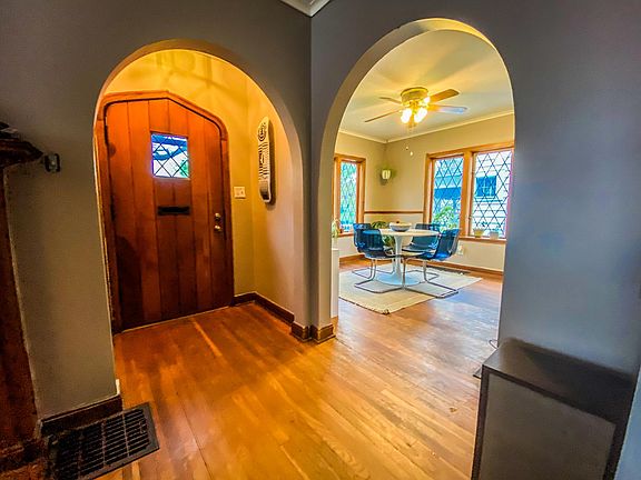 4th image of 204 S Brinker Ave