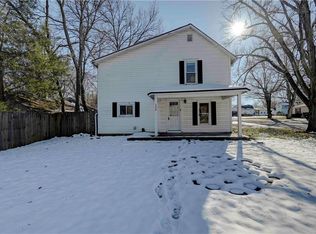 126 W 2nd St, Tonganoxie, KS 66086