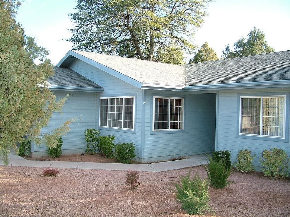 Corner lot looking SE