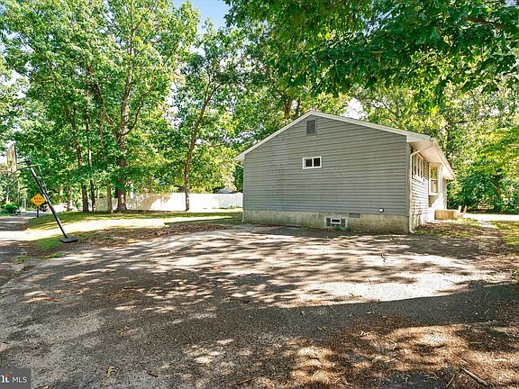 4th image of 502 E Lakeshore Dr