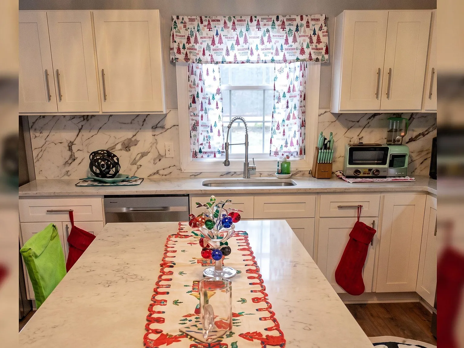 3 bed, 2.0 bath, 2300 sqft, $1,637 — Photo 4