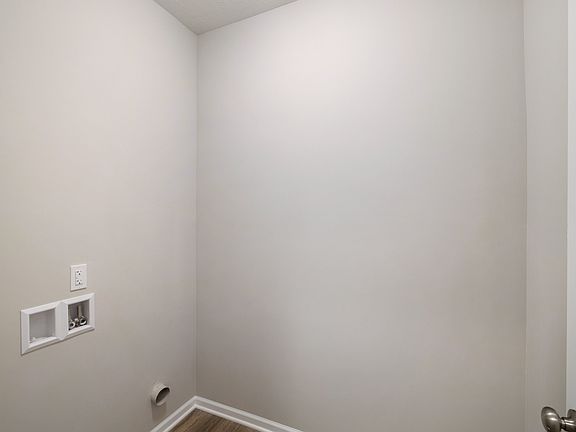 5th image of 12385 Magoun Ave