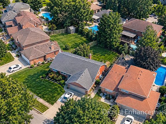 4th image of 33 Woodstream Blvd