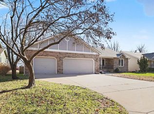 322 S Circle Lake Cir, Wichita, KS 67209