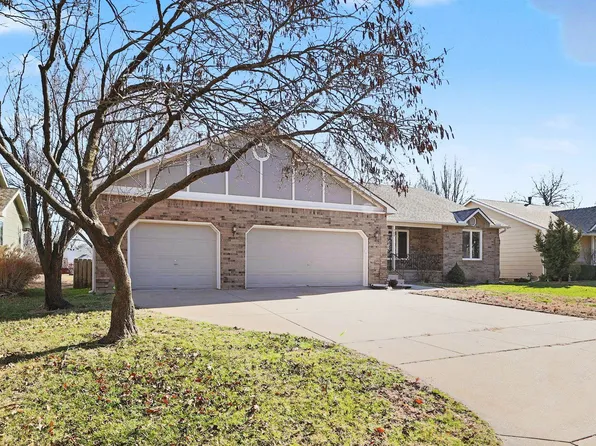 322 S Circle Lake Cir, Wichita, KS 67209