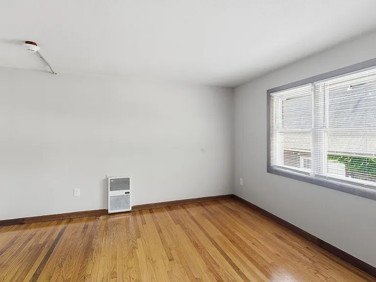 26 Forestdale/Random Housing — Photo 7