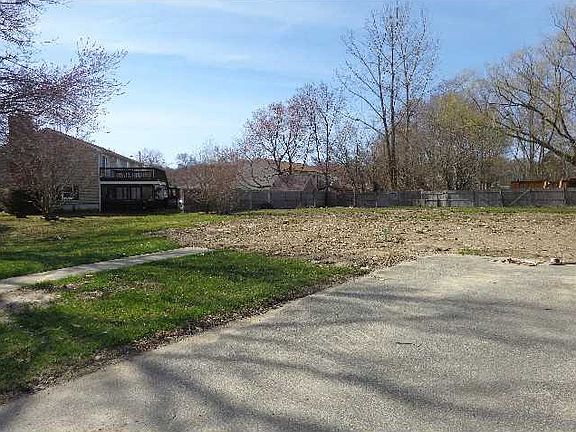 5th image of 25 Salina Ave