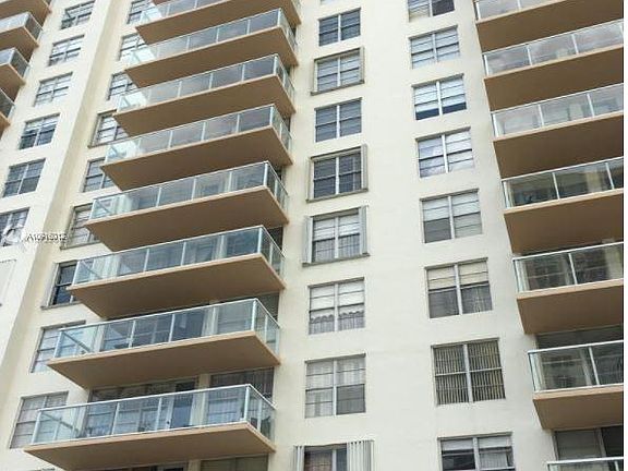 3rd image of 230 174th St APT 302
