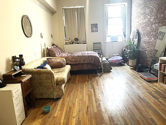Rented by City Connections Realty | media 2