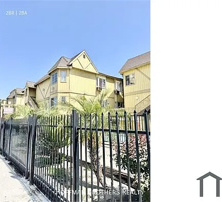 15556 Nordhoff St #201 — Photo 1