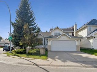 525 E Shawinigan Dr SW, Calgary, AB T2Y 3A3