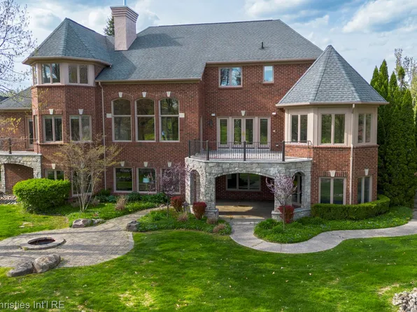 5023 Rockaway Ln, Clarkston, MI 48348