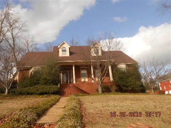 310 Tutwiler Dr, Trussville, AL 35173