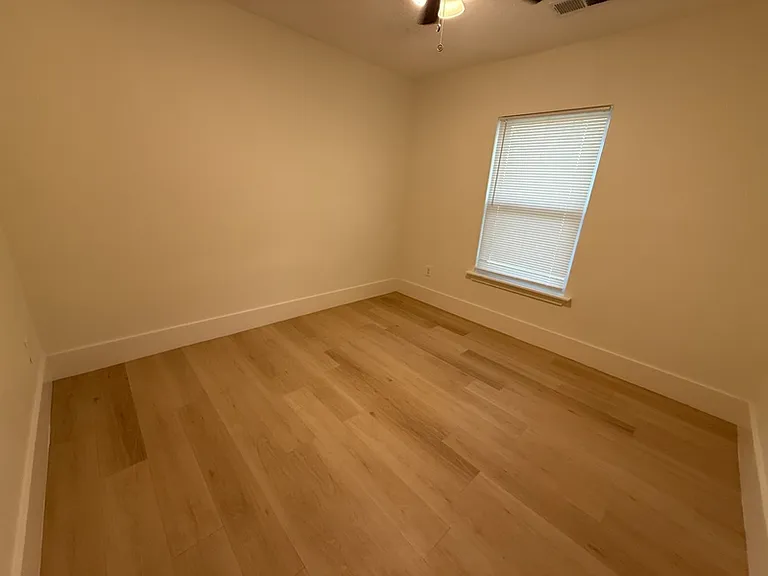 940 N Hollywood St — Photo 21