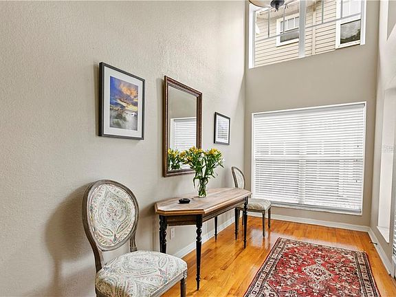 5th image of 2403 W Palm Dr Unit 1