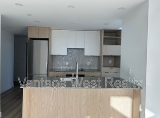 1488 Bertram St #2305, Kelowna, BC V1Y 2G2