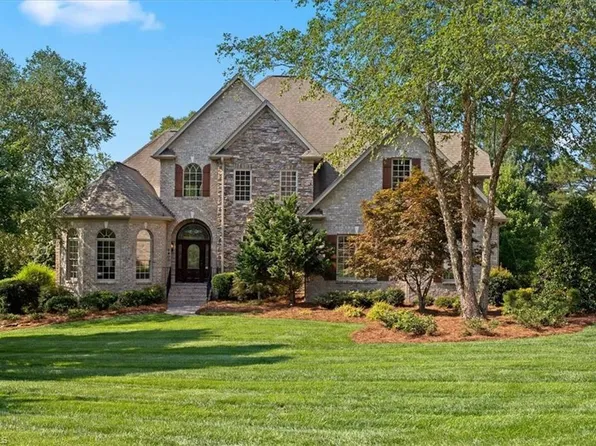 8400 Parkchester Pl, Oak Ridge, NC 27310